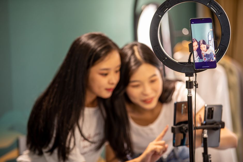 A Disney és TikTok együttműködés: Valós kreatorok az AI helyett