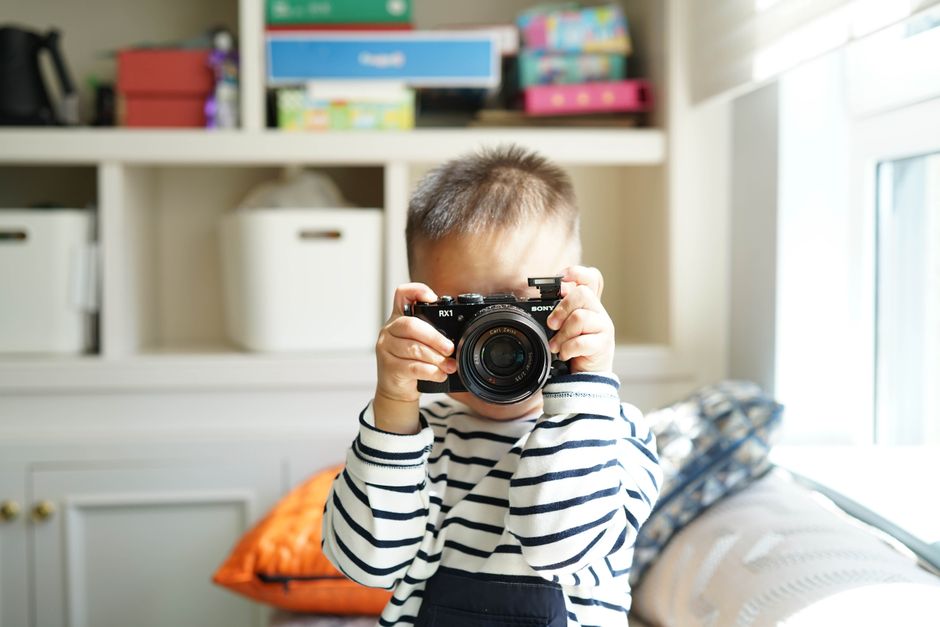 A Sony RX10 V: Az új hídkamera, amely megkönnyíti a tartalomgyártást