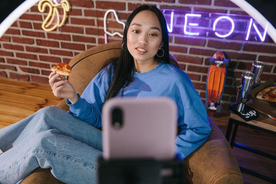 Új korszak az influenszer marketingben: Megérkezett a Postr