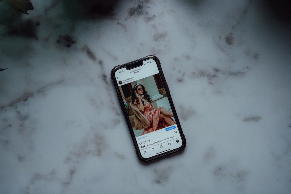 Instagram kollaborációs posztok: A siker titkai és trendek 2026-ban