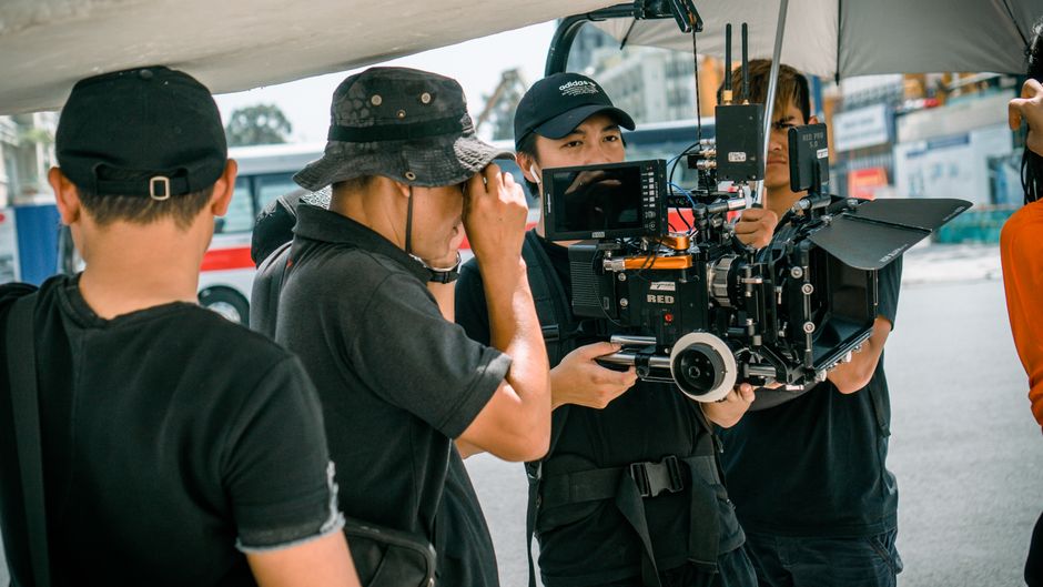 Friss fejlesztések a filmes technológiában: Canon EOS R8 II, új Sony teleobjektívek és generatív AI szerkesztés